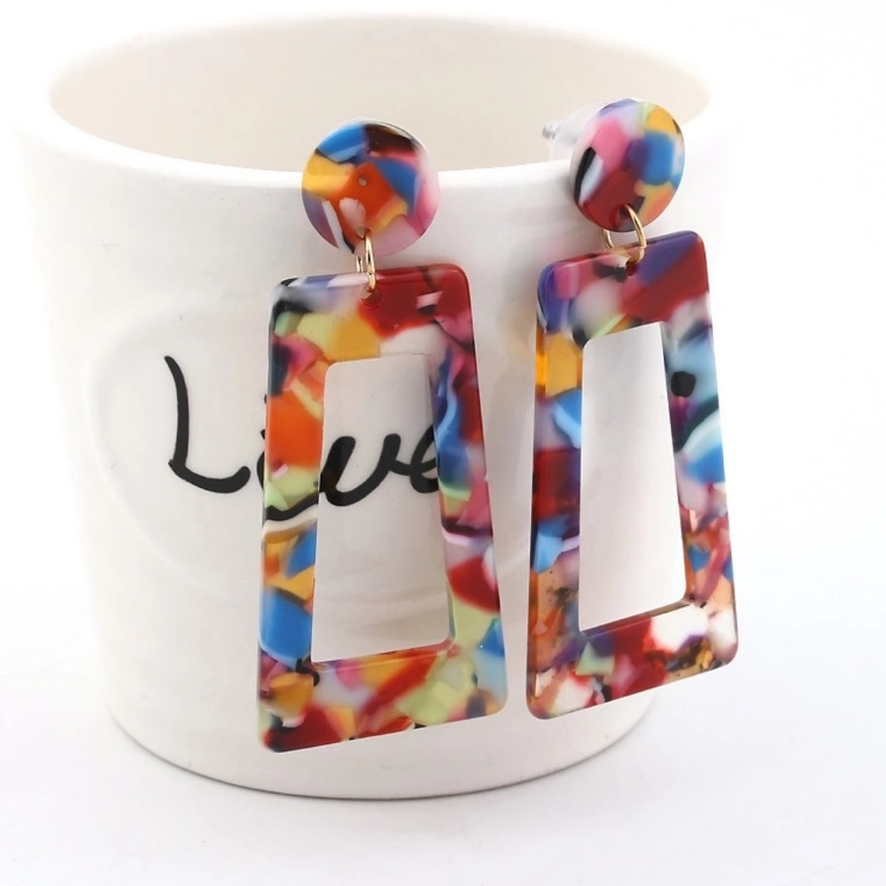 Beautiful geometrical acrylic earrings - Picture 3 of 3